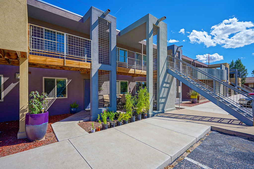 The Q Apartments Albuquerque Vassar outdoors